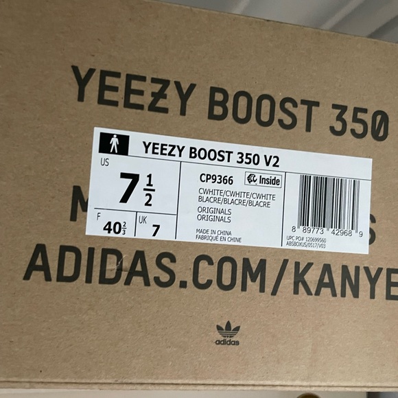 Adidas Yeezy Boost 350 V2 - Picture 6 of 6